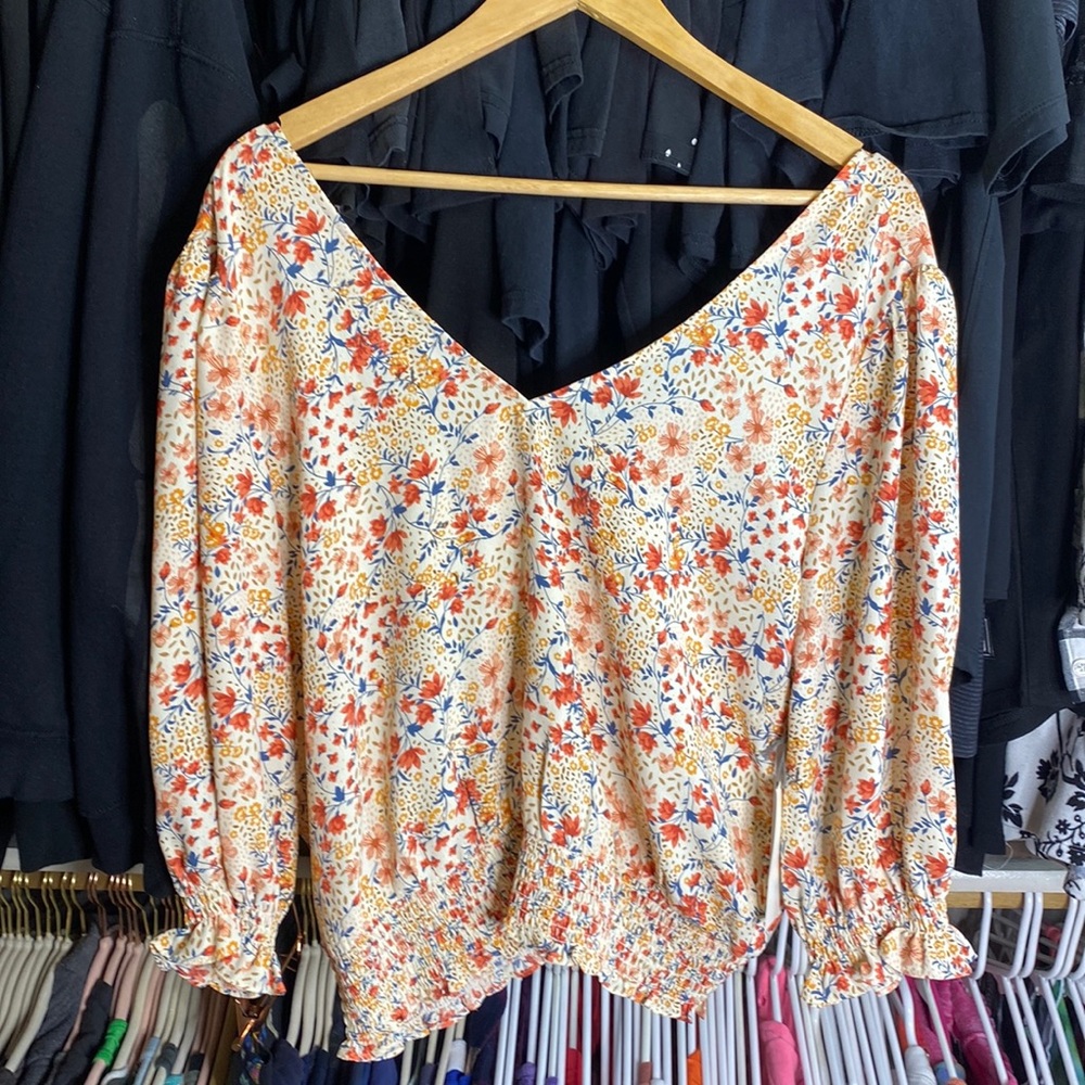 NWT flower top with low tie back by mime Britton xl